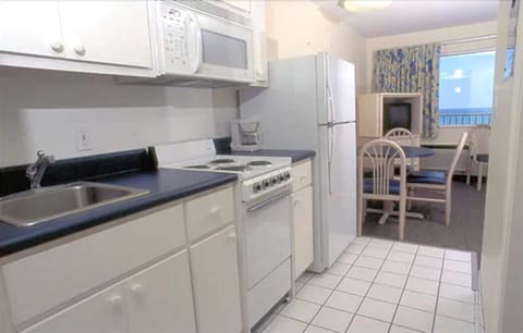 Double Room, Multiple Beds, Kitchen, Beach View | Private kitchen | Coffee/tea maker