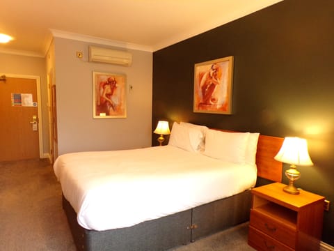 Double Room, 1 Double Bed, Non Smoking | Iron/ironing board, free WiFi, bed sheets