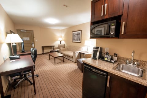 Suite, 1 King Bed with Sofa bed, Non Smoking, Jetted Tub | Living area | 32-inch flat-screen TV with digital channels, TV