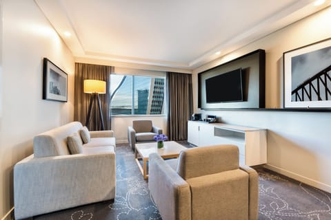Suite with Club Lounge Access (High Floor, Late check-out) | Hypo-allergenic bedding available, in-room safe, desk, laptop workspace