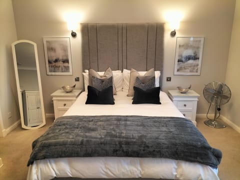 Luxury Double or Twin Room | Egyptian cotton sheets, premium bedding, pillowtop beds, free WiFi