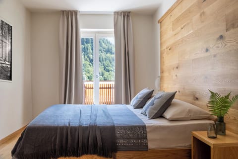 Classic Double or Twin Room | Minibar, in-room safe, desk, free WiFi