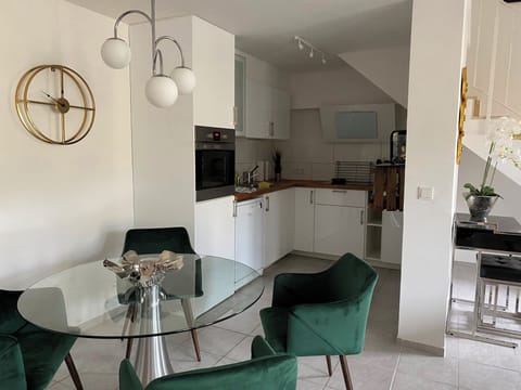 Loft 25 | Living area | 30-cm flat-screen TV with satellite channels