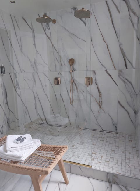 Deluxe Double or Twin Room, Ensuite, Park View (Rose Garden) | Bathroom | Rainfall showerhead, free toiletries, hair dryer, towels