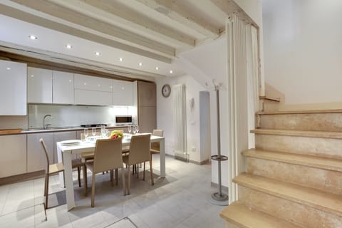 Apartment, 3 Bedrooms | In-room dining