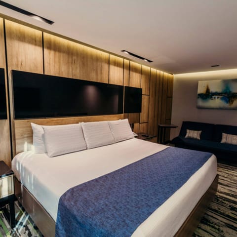Superior Room | Premium bedding, pillowtop beds, minibar, in-room safe