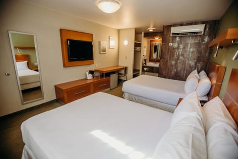 Deluxe Double Room | In-room safe, desk, laptop workspace, blackout drapes