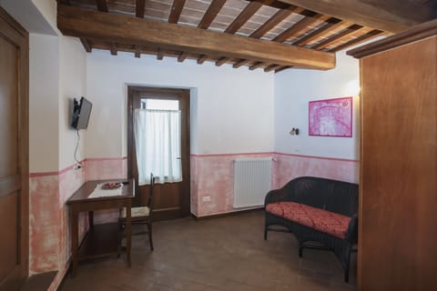 Deluxe Quadruple Room | Living area | Flat-screen TV