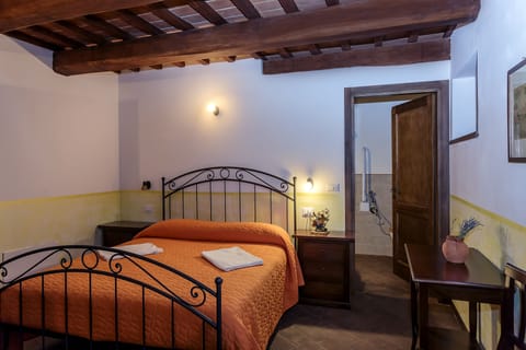 Family Room | Desk, free WiFi, wheelchair access