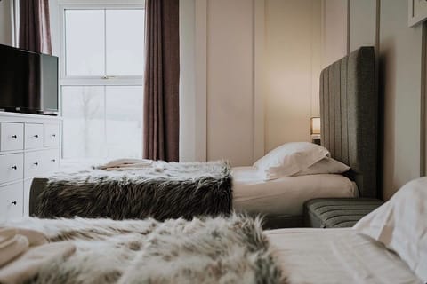 Twin Room | Iron/ironing board, free WiFi, bed sheets