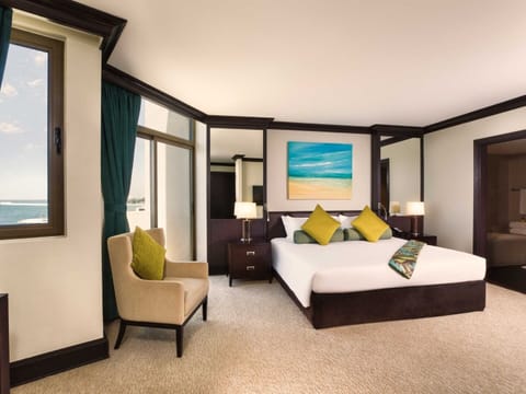 Sea View Premium One Bedroom Suite, Peacock Lounge, Private Beach & Splash Park | Minibar, in-room safe, desk, laptop workspace