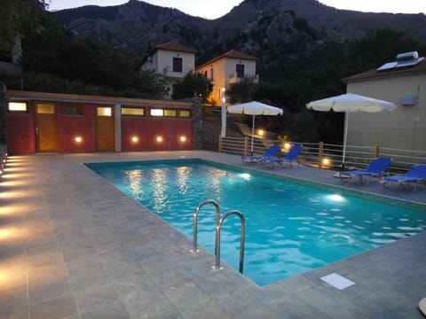 Outdoor pool, pool umbrellas, sun loungers