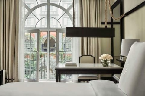 Premier Room, 1 King Bed | Hypo-allergenic bedding, minibar, in-room safe, desk