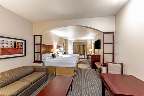 Egyptian cotton sheets, premium bedding, in-room safe, desk