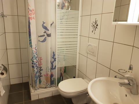 Shared Dormitory, Women only, Ensuite (1 bed in 4 bed dorm) | Bathroom | Shower, towels