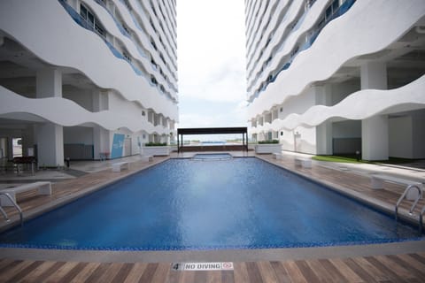 2 outdoor pools