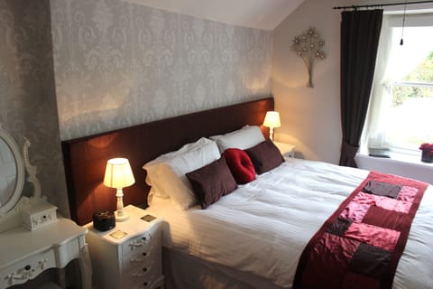 Superior Double or Twin Room | In-room safe, iron/ironing board, free WiFi