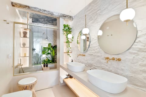 Luxury Suite, 1 King Bed, Annex Building | Bathroom | Shower, designer toiletries, hair dryer, bathrobes