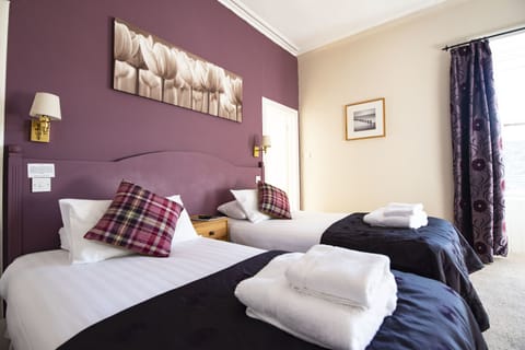 Family Room | In-room safe, desk, free WiFi, bed sheets