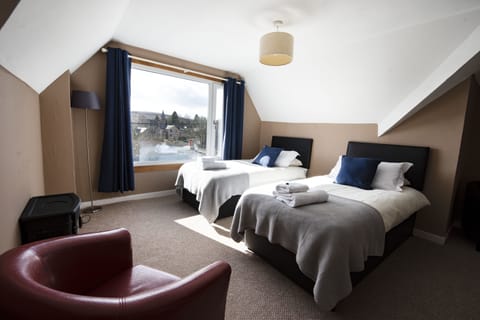 Basic Triple Room, 3 Twin Beds | In-room safe, desk, free WiFi, bed sheets