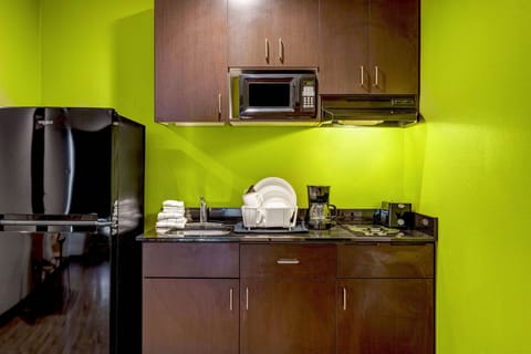 Fridge, microwave, stovetop, coffee/tea maker