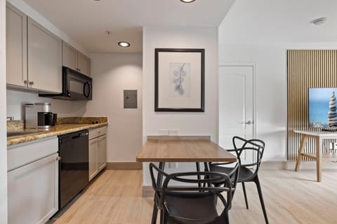 Premium bedding, in-room safe, individually furnished, desk