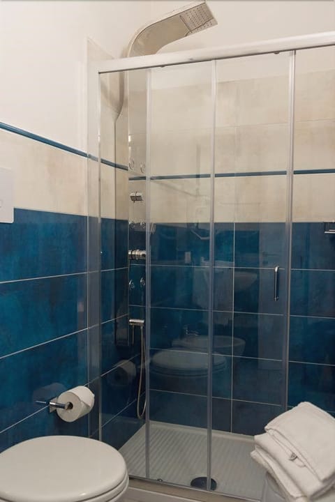 Triple Room, City View | Bathroom | Shower, free toiletries, hair dryer, bidet