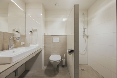 Standard Triple Room (plus extra bed) | Hypo-allergenic bedding, individually decorated, individually furnished