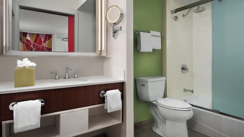 Combined shower/tub, eco-friendly toiletries, hair dryer, towels