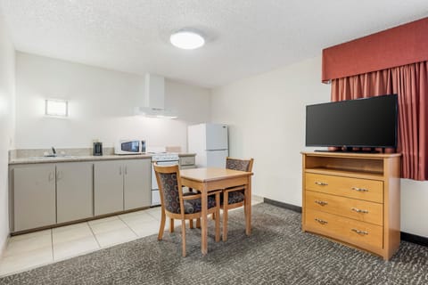 Fridge, microwave, coffee/tea maker, dining tables