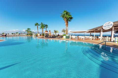 Poolside bar