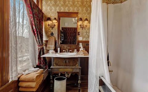 Richards Room | Bathroom | Hair dryer, towels