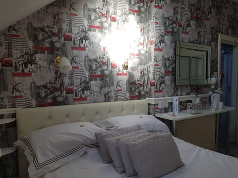 Signature Double Room, Private Bathroom | Down comforters, individually decorated, individually furnished