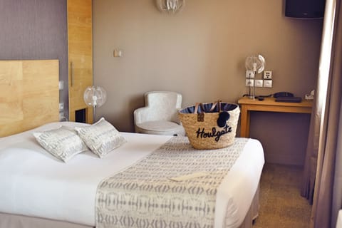 Standard Double Room | Premium bedding, minibar, in-room safe, individually decorated