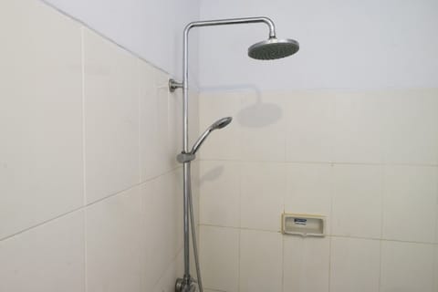Standard Room | Bathroom shower