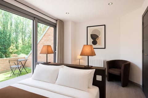 Superior Double Room, Poolside | Desk, free WiFi, bed sheets