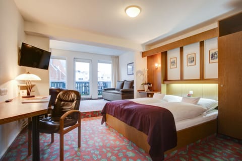 Quadruple Room | Desk, iron/ironing board, free WiFi, bed sheets