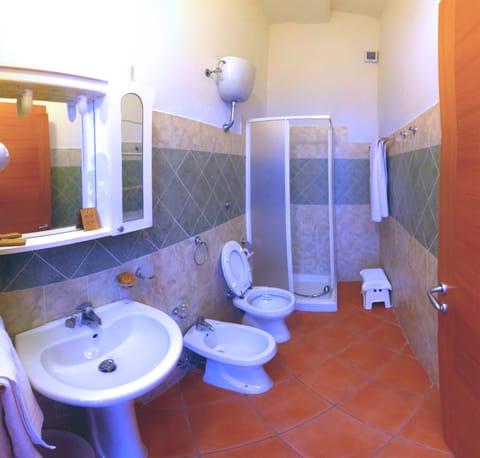 Double Room, Park View | Bathroom | Shower, free toiletries, hair dryer, bidet