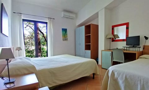 Minibar, in-room safe, desk, free cribs/infant beds