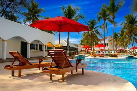 2 outdoor pools
