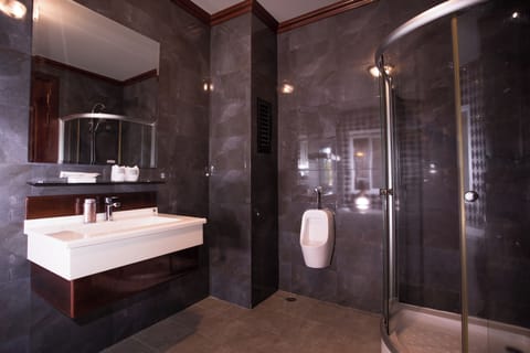 Junior Twin Room | In-room safe, desk, blackout drapes, free WiFi