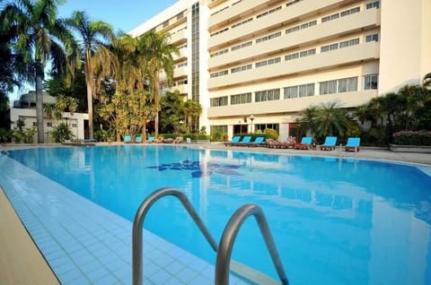 Outdoor pool, pool umbrellas, sun loungers