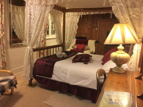 Double or Twin Room | Desk, iron/ironing board, free WiFi, bed sheets