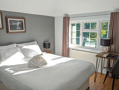 Standard Room, 1 Queen Bed | Free WiFi