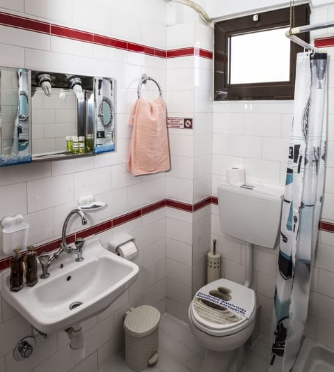 Apartment, 1 Bedroom | Bathroom | Shower, free toiletries, hair dryer, towels