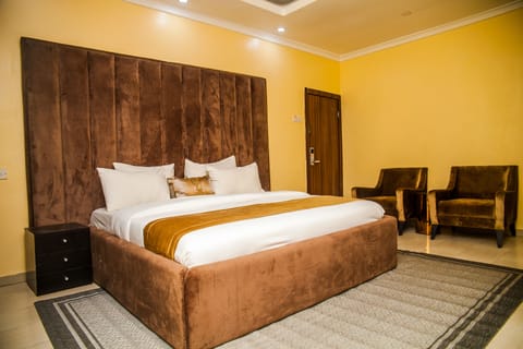 Deluxe Room | Minibar, desk, laptop workspace, free WiFi
