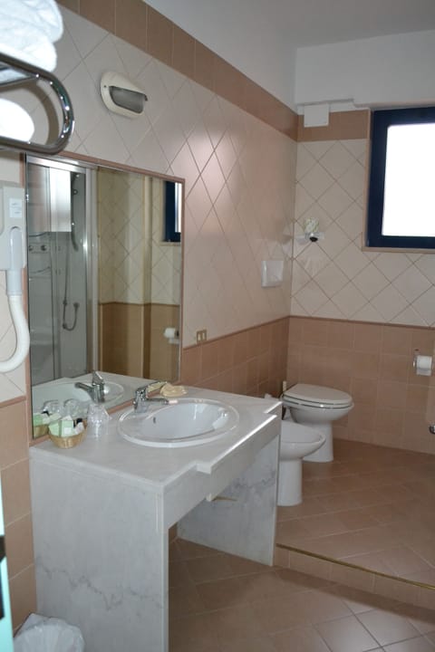 Apartment, 1 Bedroom | Bathroom | Towels