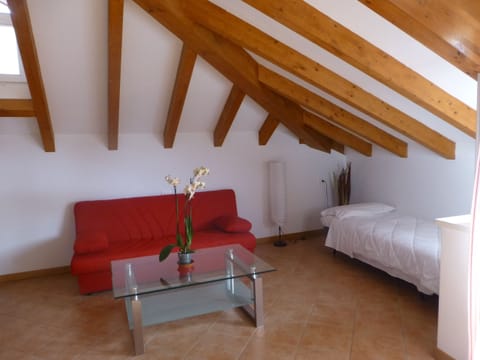 Deluxe Apartment, Ensuite | 1 bedroom, in-room safe, desk, soundproofing