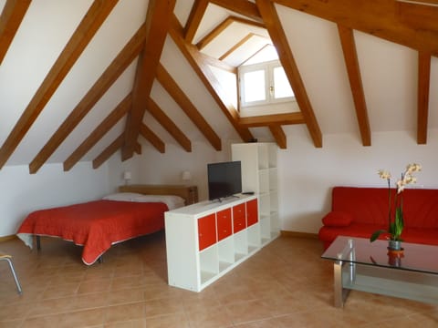 Deluxe Apartment, Ensuite | 1 bedroom, in-room safe, desk, soundproofing