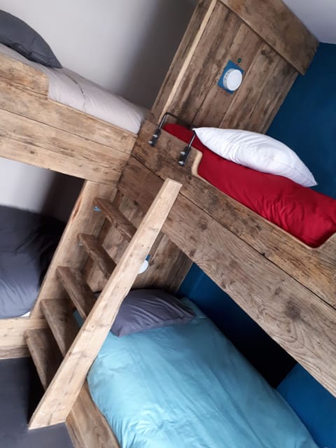 Soundproofing, free WiFi, bed sheets